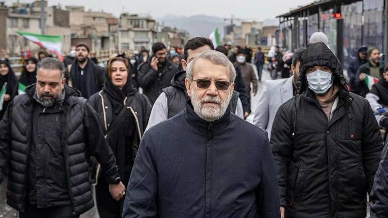 硝烟之下不退缩;伊朗高层街头现身,传递坚定信号。 新闻 硝烟之下不退缩;伊朗高层街头现身,传递坚定信号。 新闻