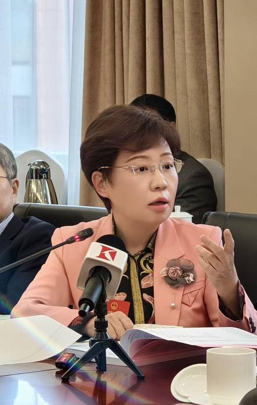  财政支出首破三十万亿元大关，开局之年国家账本释放积极信号。 股票财经 财政支出首破三十万亿元大关，开局之年国家账本释放积极信号。 股票财经