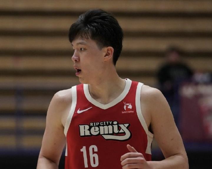  杨瀚森状态低迷；撕裂之城混音队惜败南湾湖人队。 体育新闻 杨瀚森状态低迷；撕裂之城混音队惜败南湾湖人队。 体育新闻