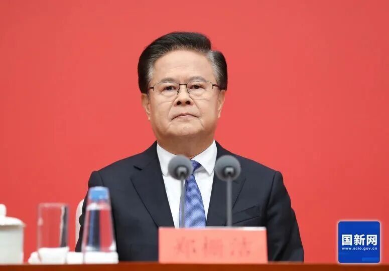  郑栅洁主任召开座谈会；民营企业建言献策，服务业扩能提质迎来新机遇。 新闻